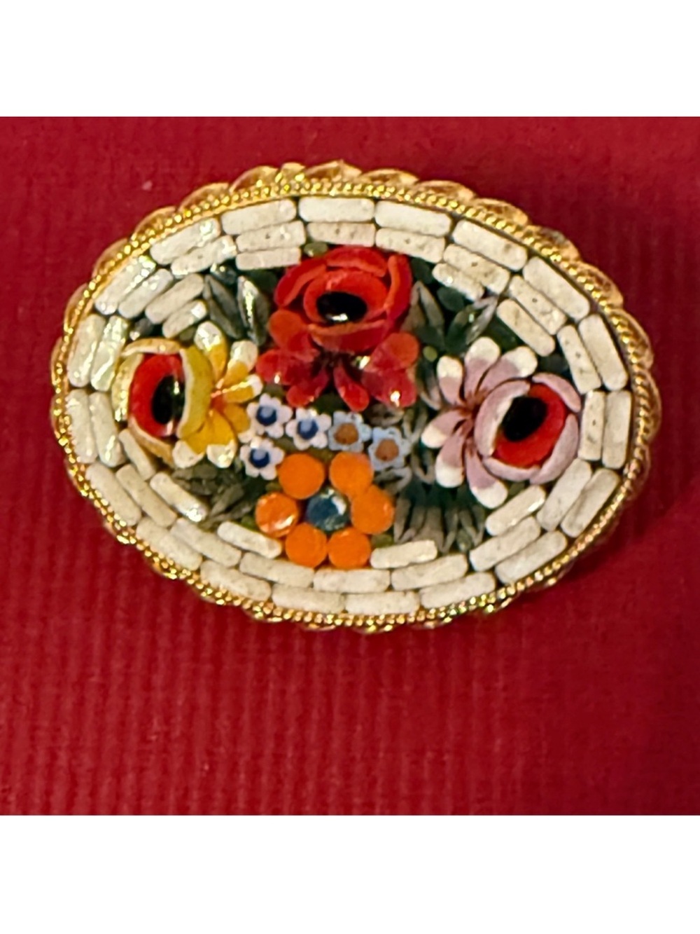 BROOCH PIN GOLD TONE VINTAGE OVAL VENETIAN MOSAIC FLORAL WHITE ORANGE RED GREEN